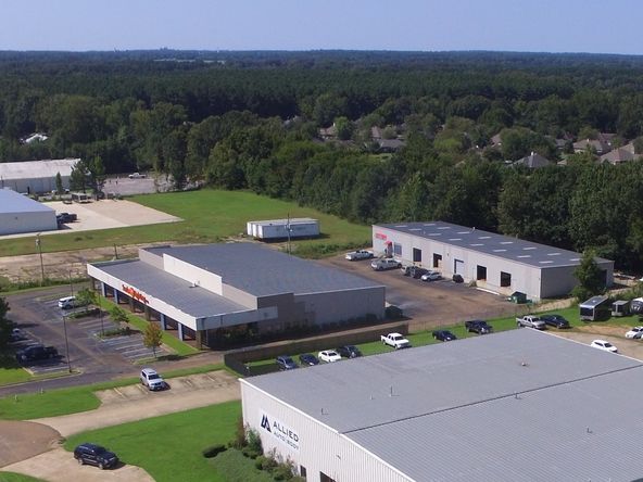 Showroom / Office / Warehouse Gluckstadt: 141 Enterprise Drive, Madison, MS 39110